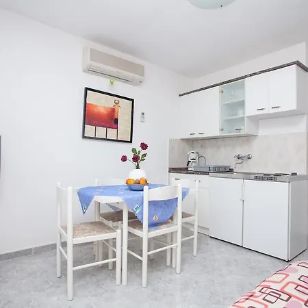 Prenc Pisuko Διαμέρισμα Ρόβινι